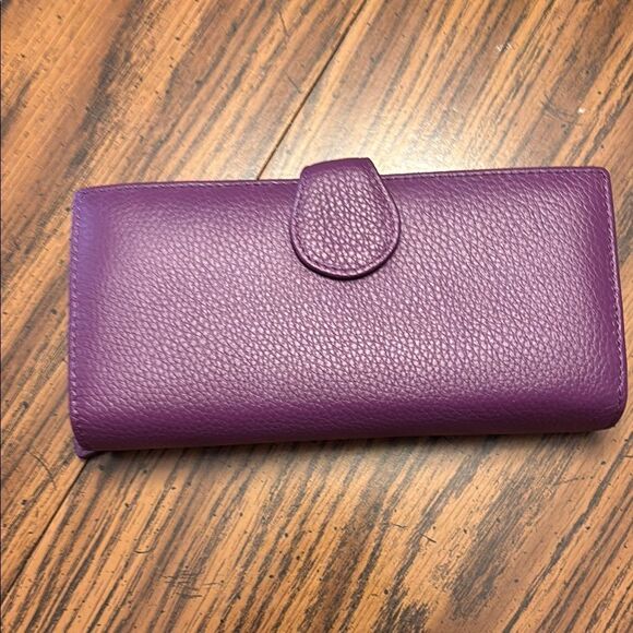Elegant Purple NWOT Wallet with Minimalist Design - Picture 1 of 8